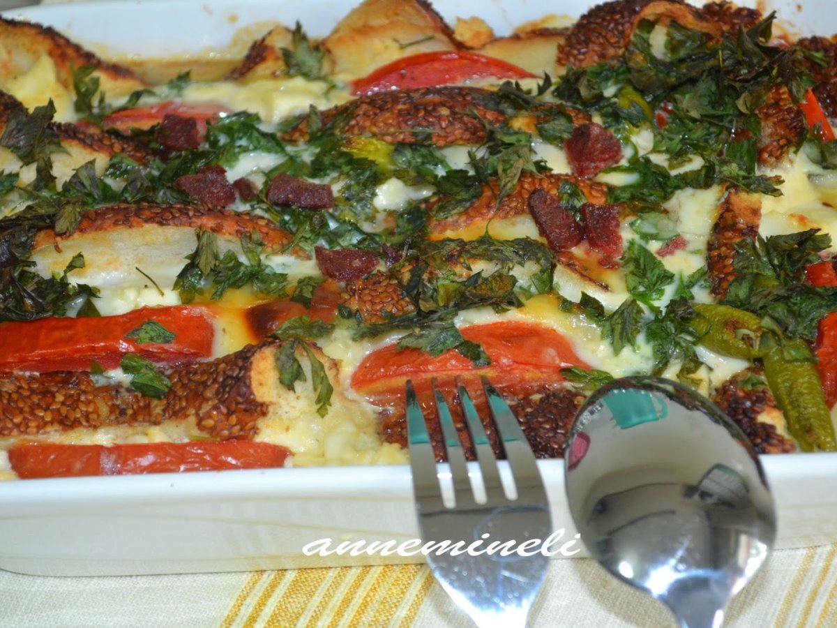 BAYAT SİMİTTEN BÖREK YAPABİLİRSİNİZ.