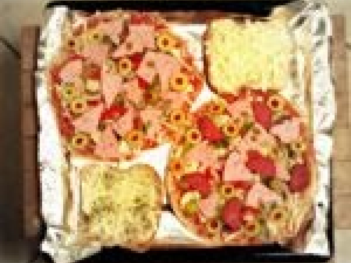 Bazlamadan pizza nasıl yapılır?