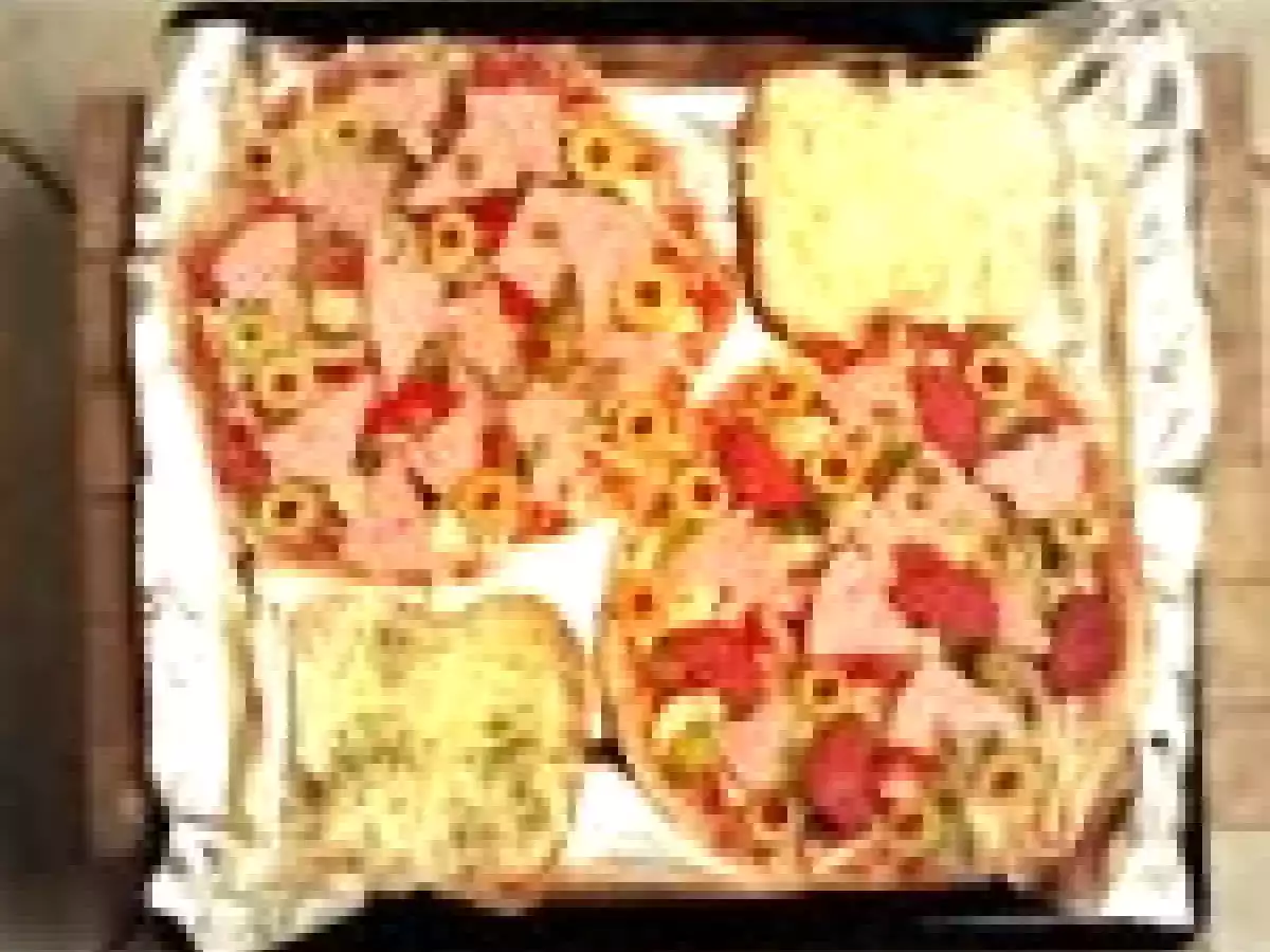 Bazlamadan pizza nasıl yapılır?