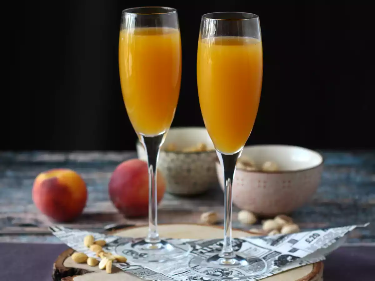 Bellini, evde yapabileceğiniz kolay İtalyan şeftali kokteyli!