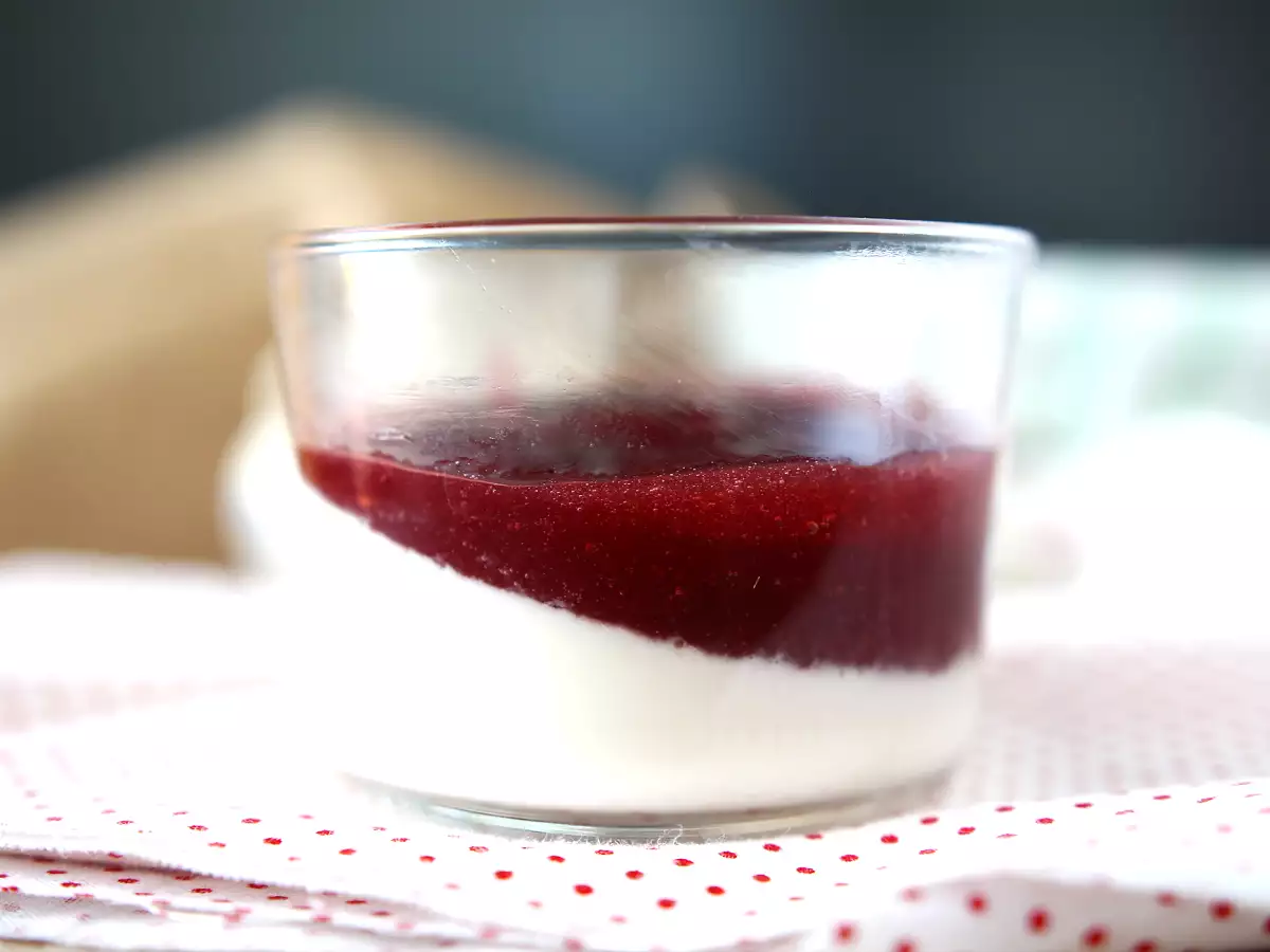 Berry coulis ile panna cotta - fotoğraf 2