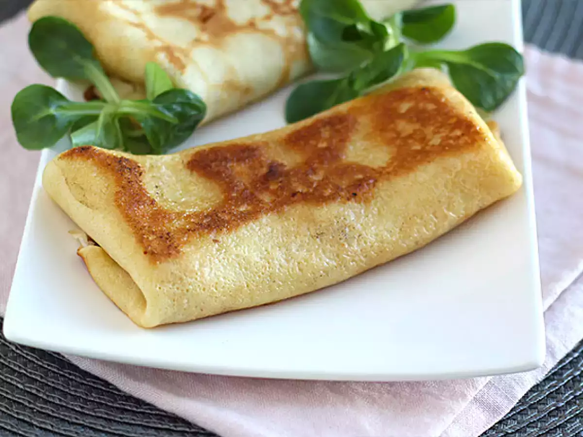 Beşamel sos, peynir ve jambon ile doldurulmuş krep - fotoğraf 3