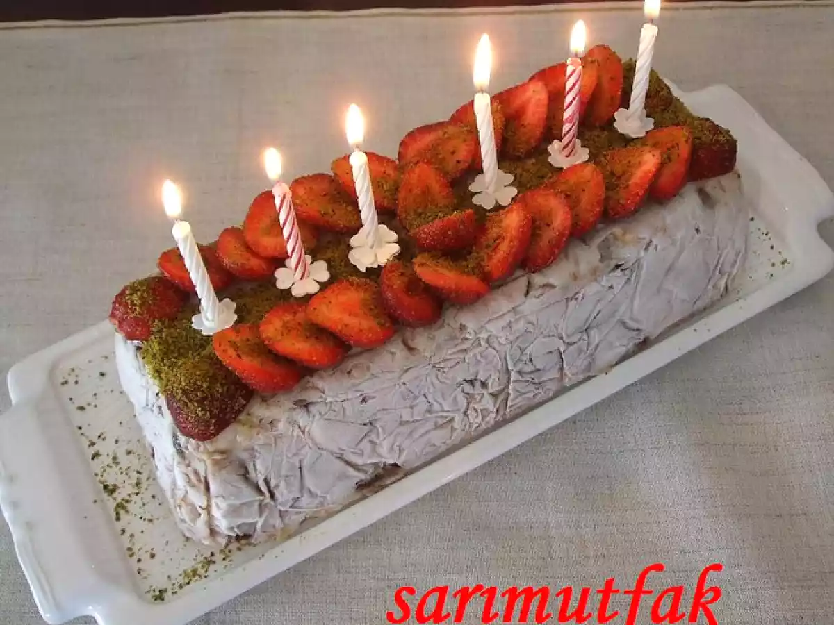 BEYAZ KREMALI PRATİK MOZAİK PASTA