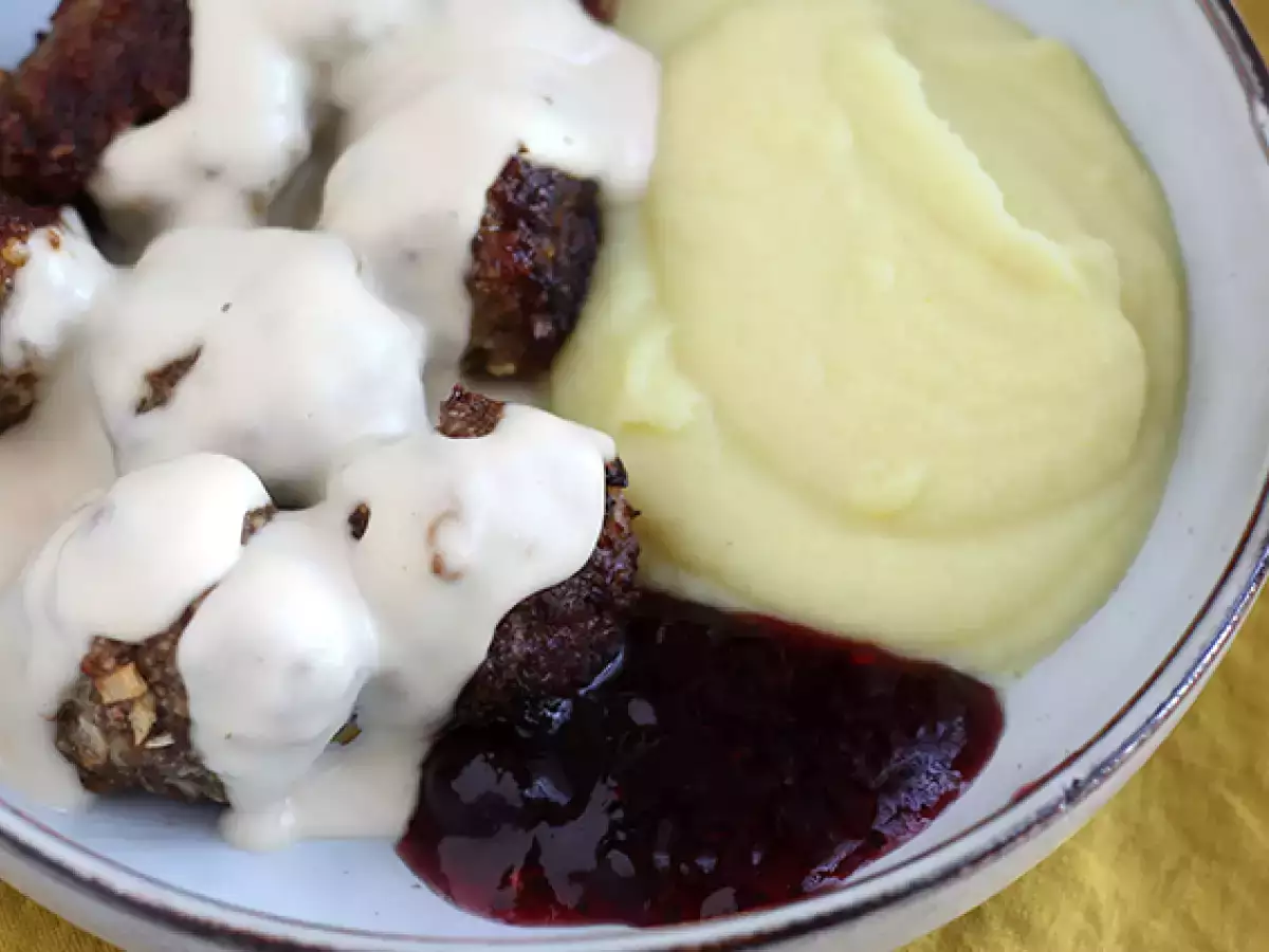 Beyaz Soslu IKEA Köftesi - fotoğraf 2
