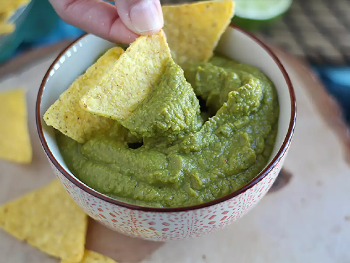 Bezelyeli ve misket limonlu guacamole - fotoğraf 3