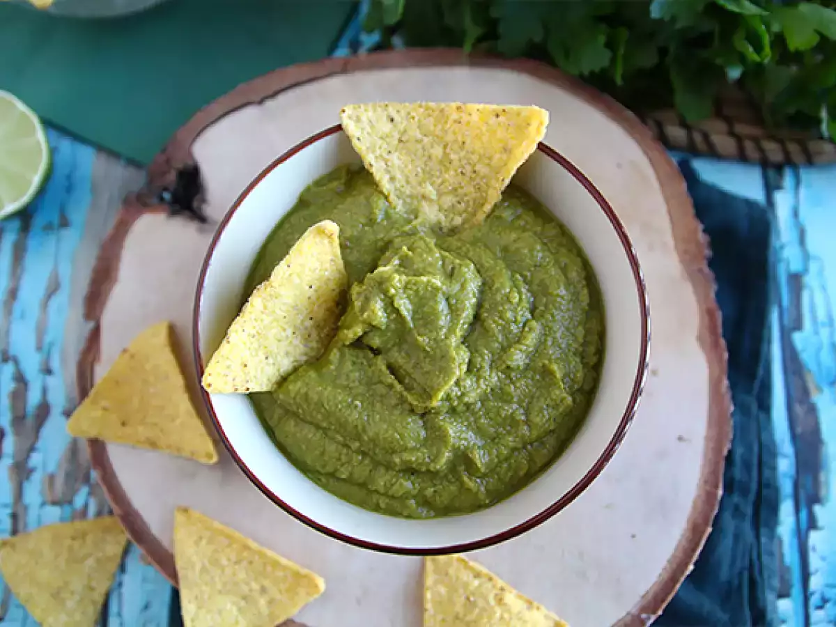 Bezelyeli ve misket limonlu guacamole - fotoğraf 4