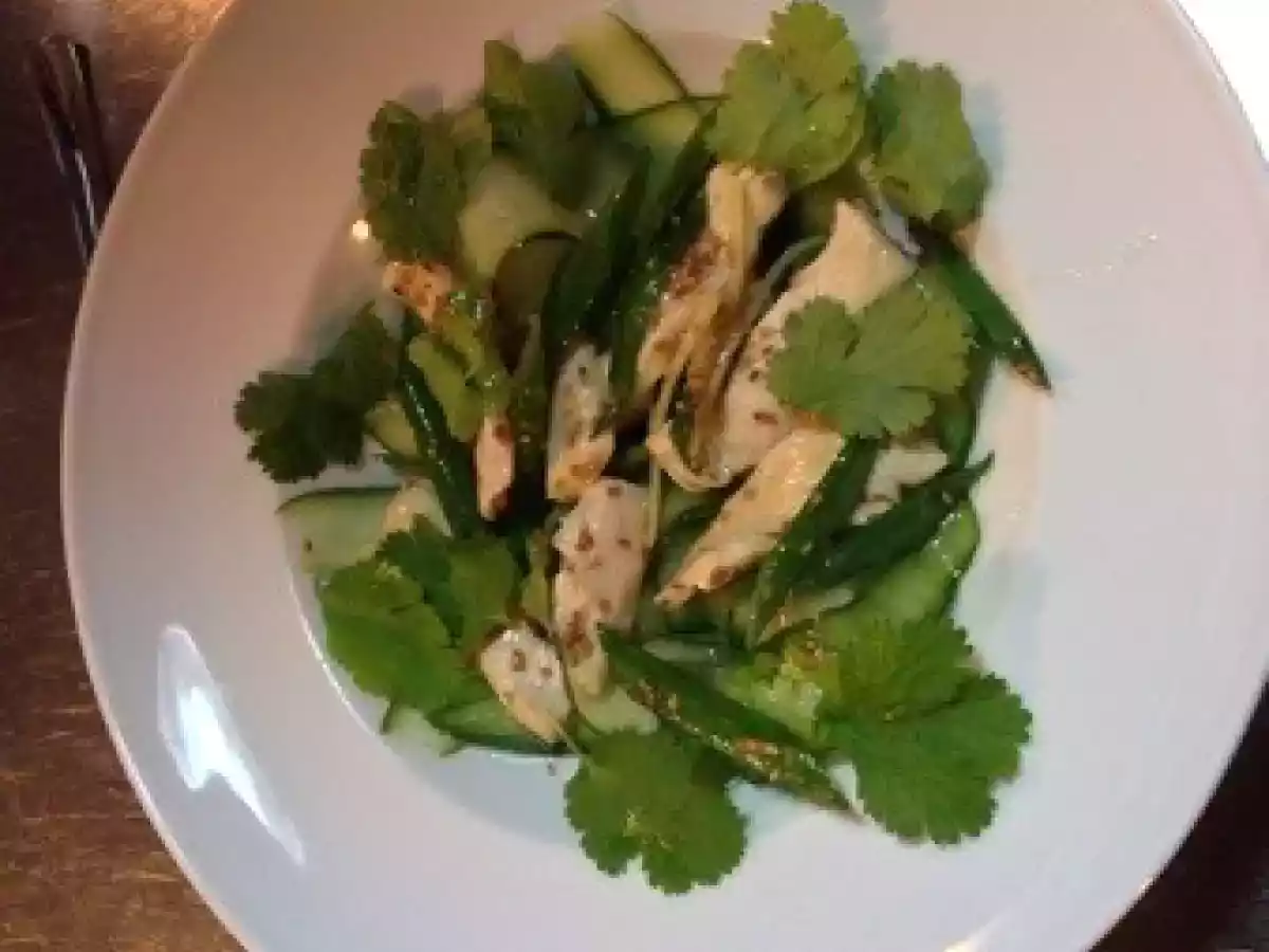 Bir garip tavuk salatası