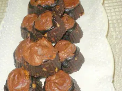 Bisküvili Çikolata Soslu Minik Pastacıklar