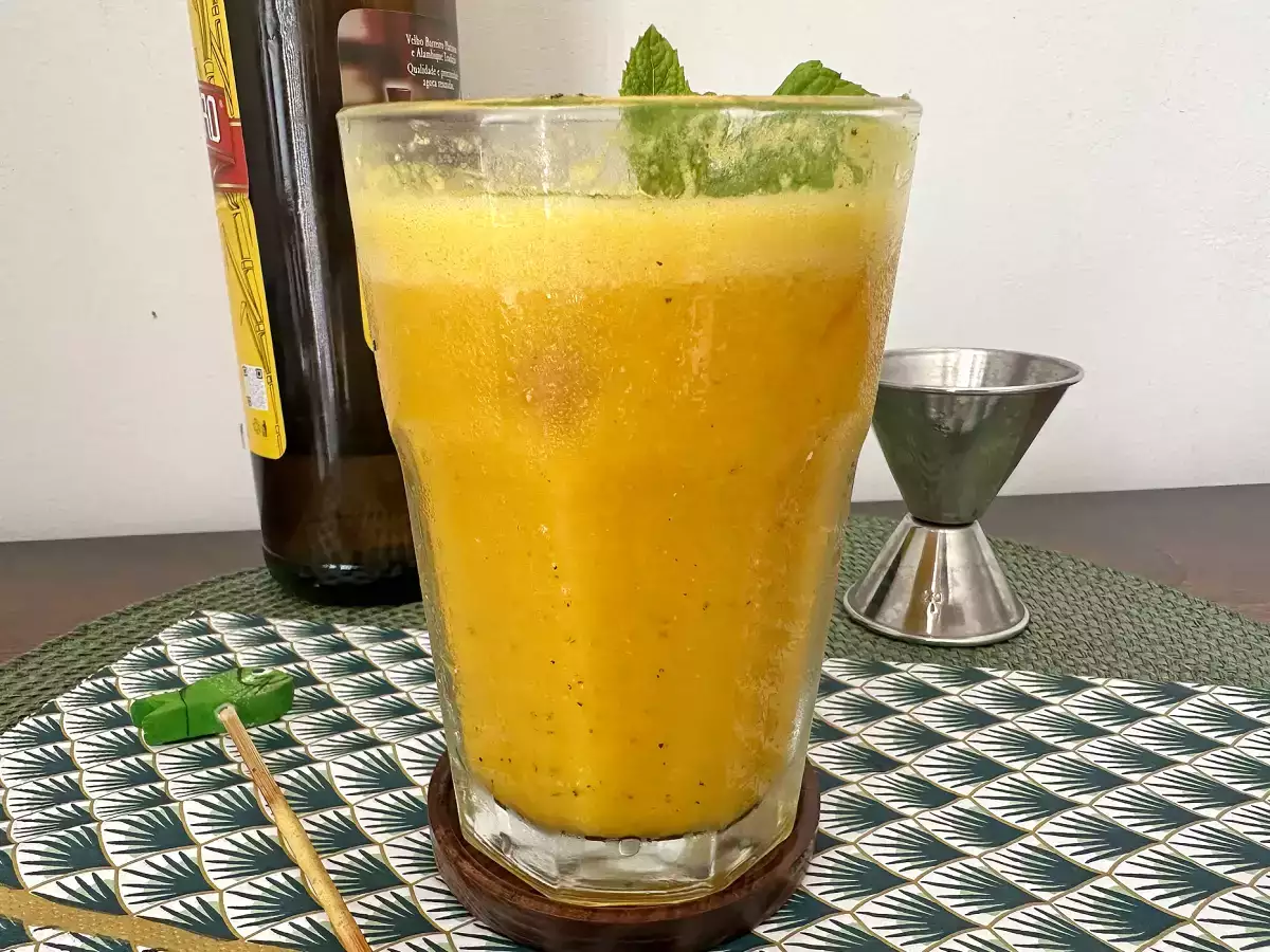 Blenderda Çarkıfelek Meyveli Caipirinha: Brezilya Klasiğinin Daha Kremamsı ve Ferahlatıcı Hâli