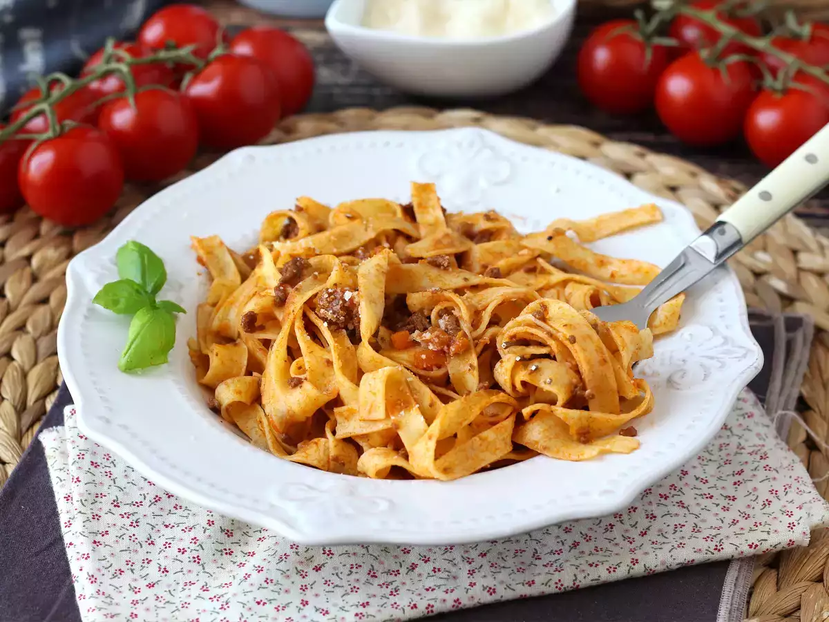 Bolonez soslu makarna - tagliatelle al ragù alla bolognese - fotoğraf 2
