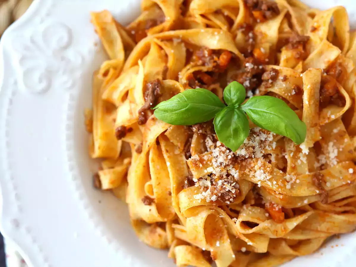 Bolonez soslu makarna - tagliatelle al ragù alla bolognese - fotoğraf 4