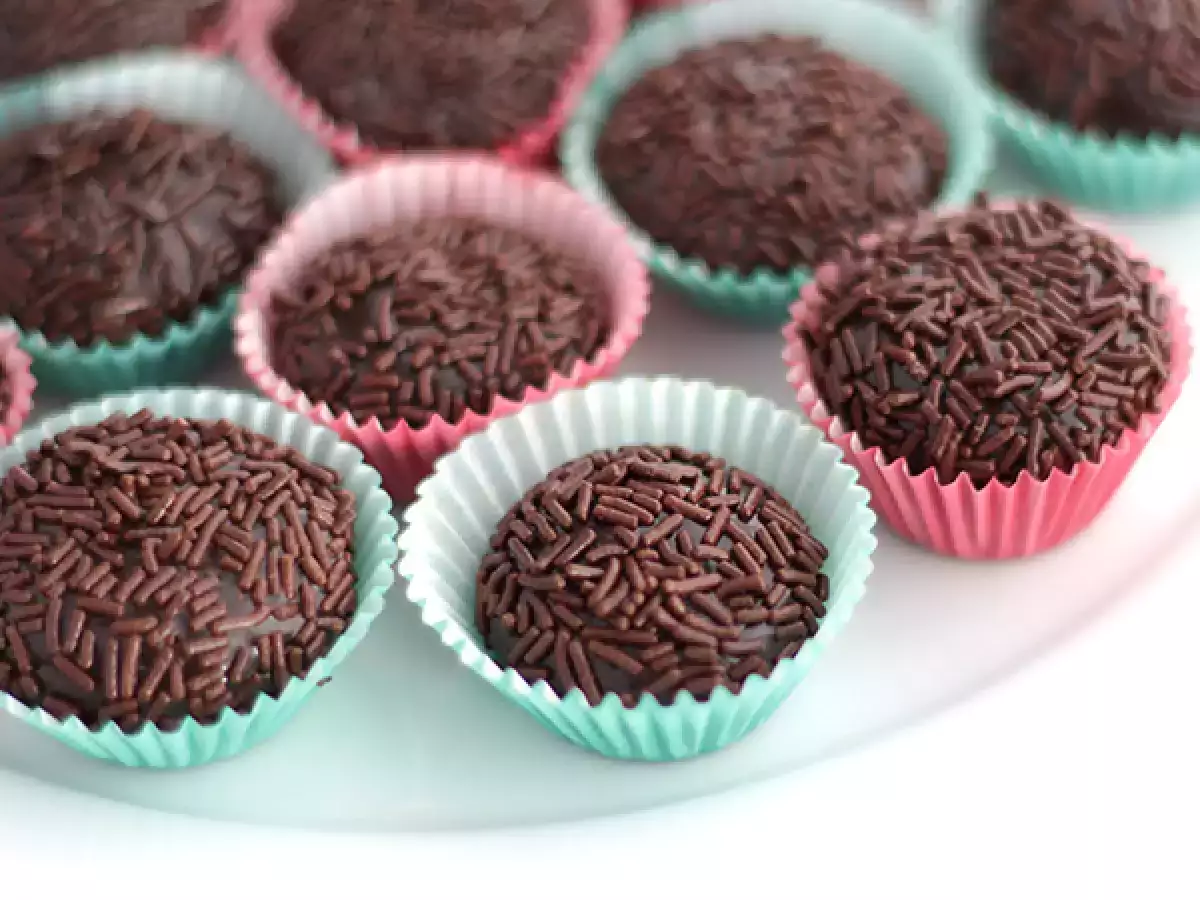 Brigadeiro, küçük Brezilya tatlıları - fotoğraf 3