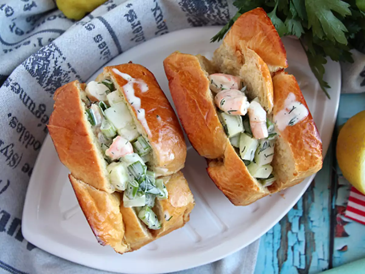Brioche ekmeğinde karidesli sandviç (prawn roll) - fotoğraf 4