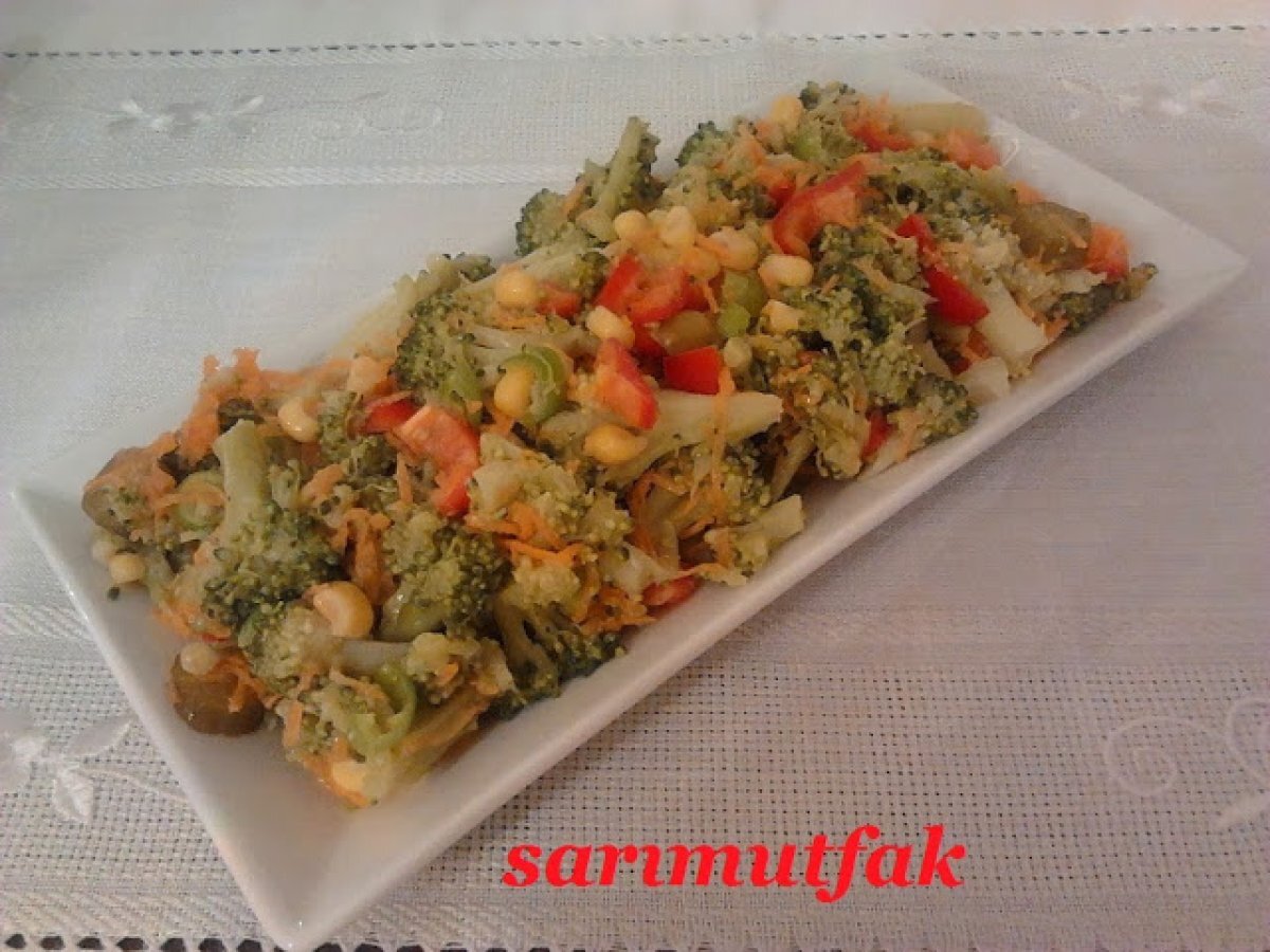 BROKOLİ SALATASI