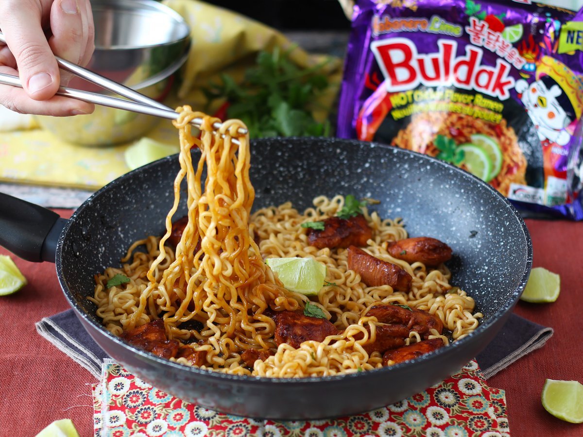 Buldak habanero lime noodle nasıl pişirilir, marine edilmiş tavuklu tarif!