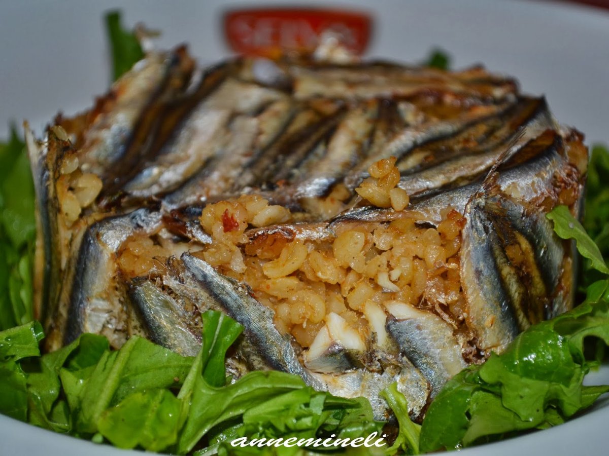 BULGUR İLE YAPILAN HAMSİLİ PİLAV