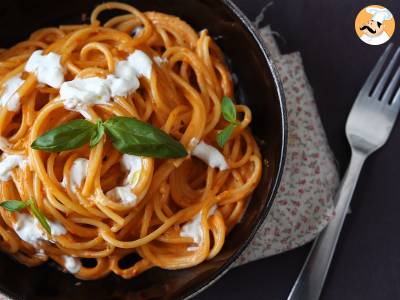 Burrata ve çeri domatesli kremalı makarna - fotoğraf 2