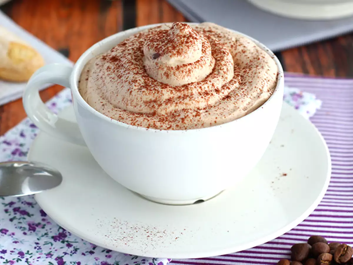 Buzlu cappuccino, lezzetli bir kahve tatlısı