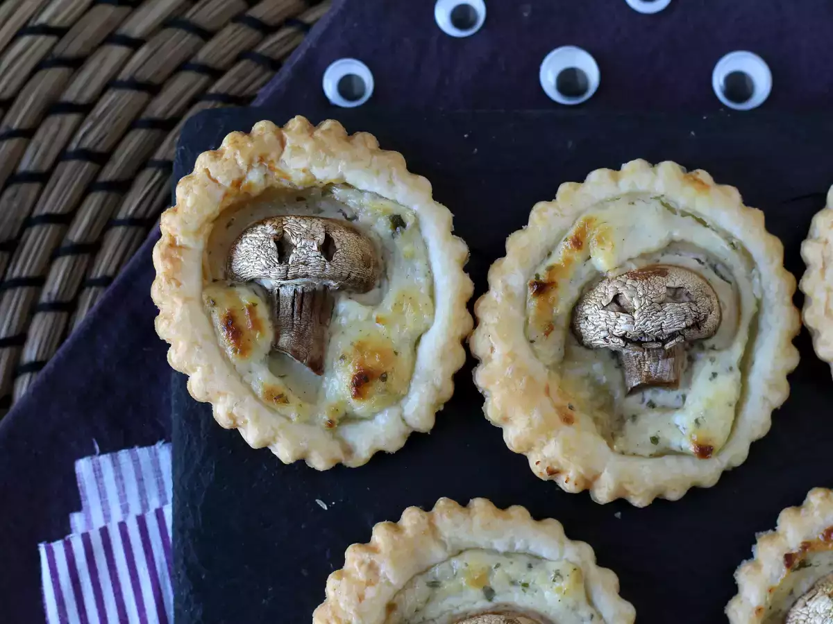 Cadılar Bayramı için Mantarlı ve Sarımsaklı Otlu Peynirli Mini Tartöletler - fotoğraf 2