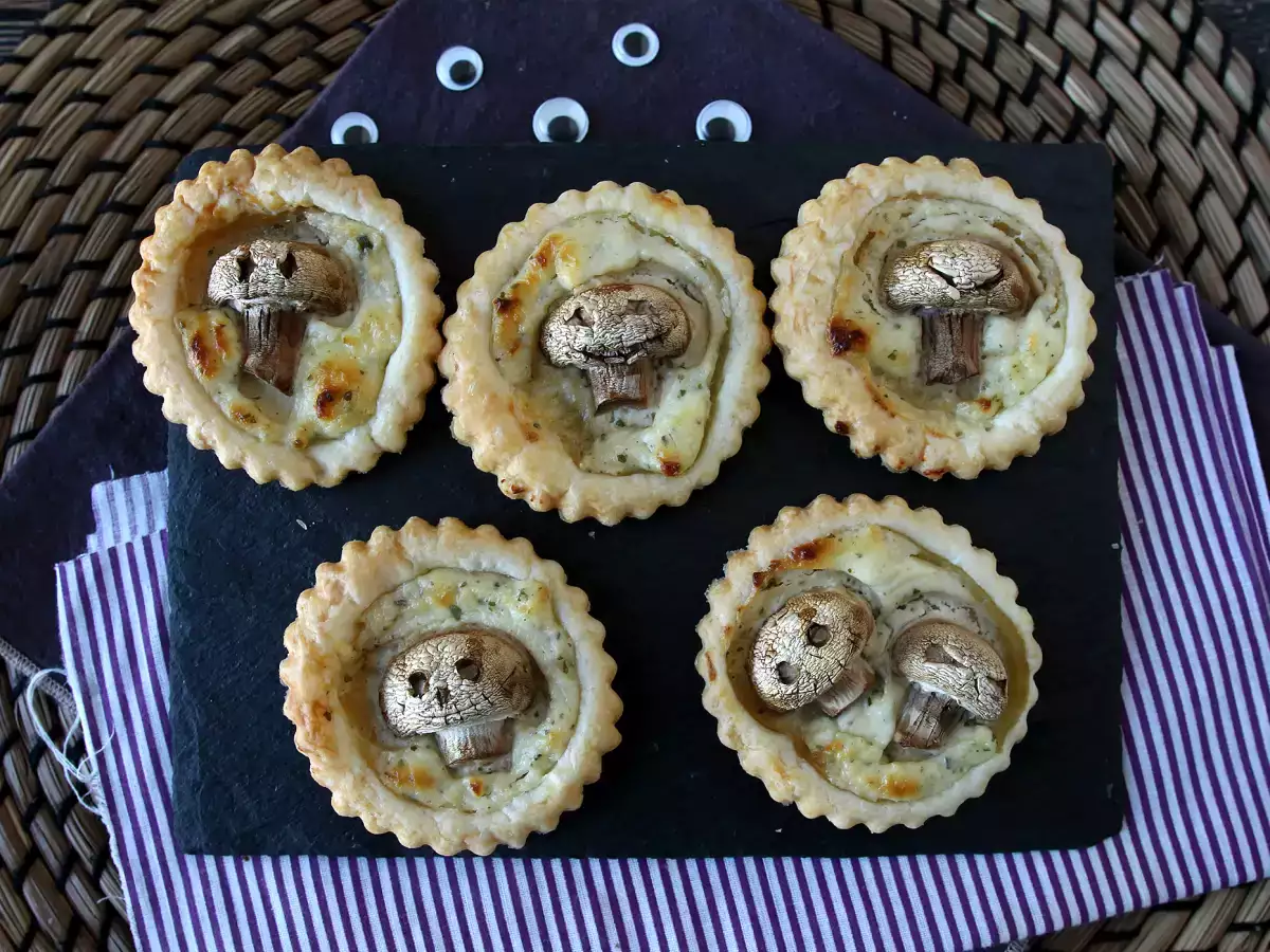 Cadılar Bayramı için Mantarlı ve Sarımsaklı Otlu Peynirli Mini Tartöletler - fotoğraf 4