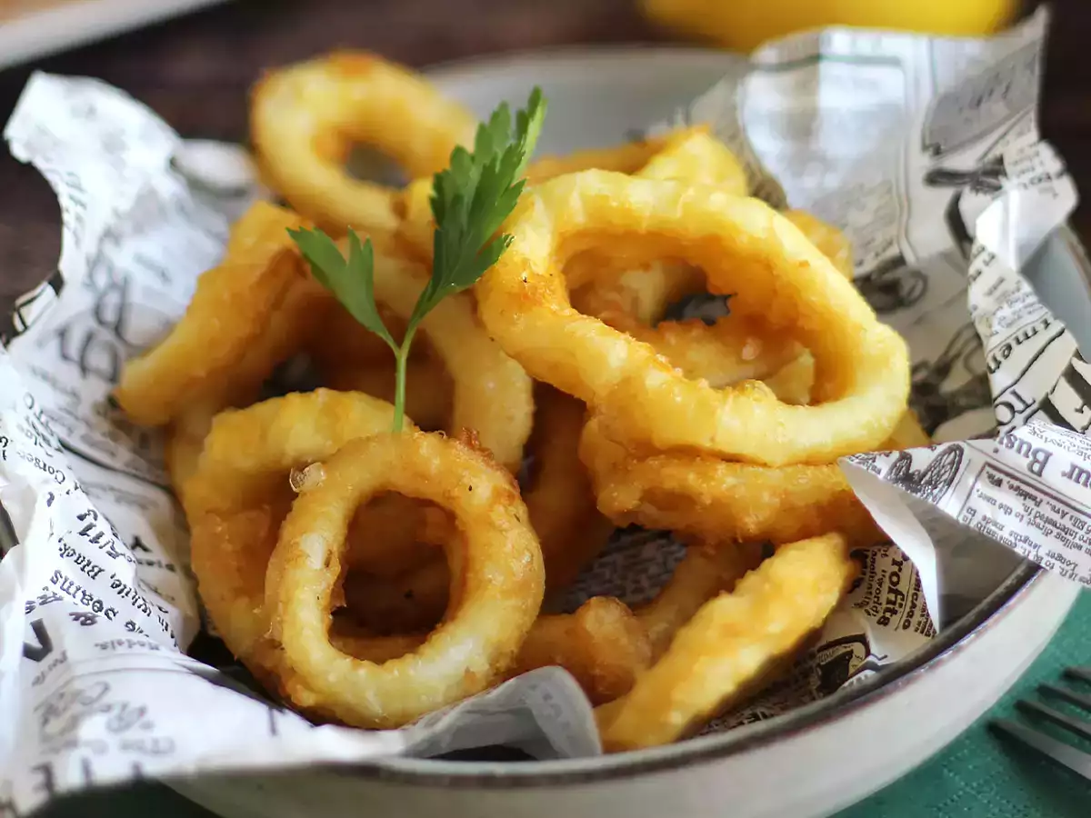 Calamares a la romana - hamurda pane edilmiş kalamar - fotoğraf 3