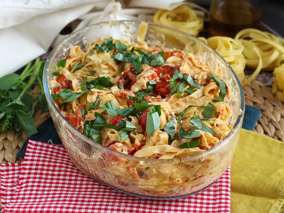 Çeri Domatesli Feta Peynirli Tagliatelle – Fırında Feta Makarna - fotoğraf 5