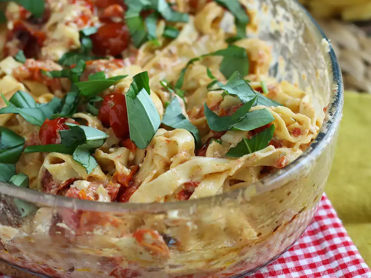 Çeri Domatesli Feta Peynirli Tagliatelle – Fırında Feta Makarna - fotoğraf 6
