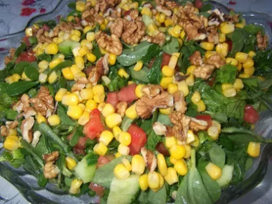Cevizli mısırlı yeşil salata - fotoğraf 2