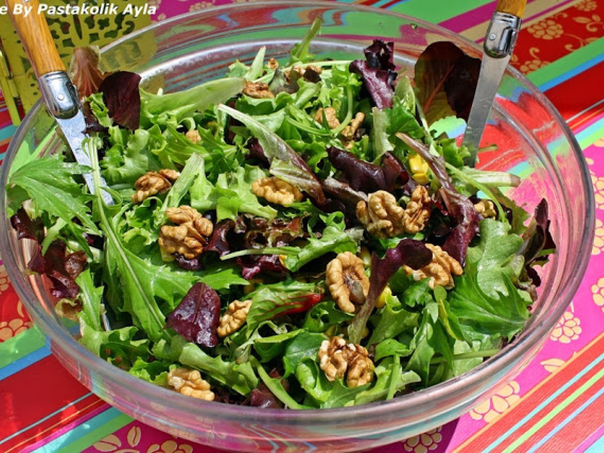 Cevizli Yesillik Salata