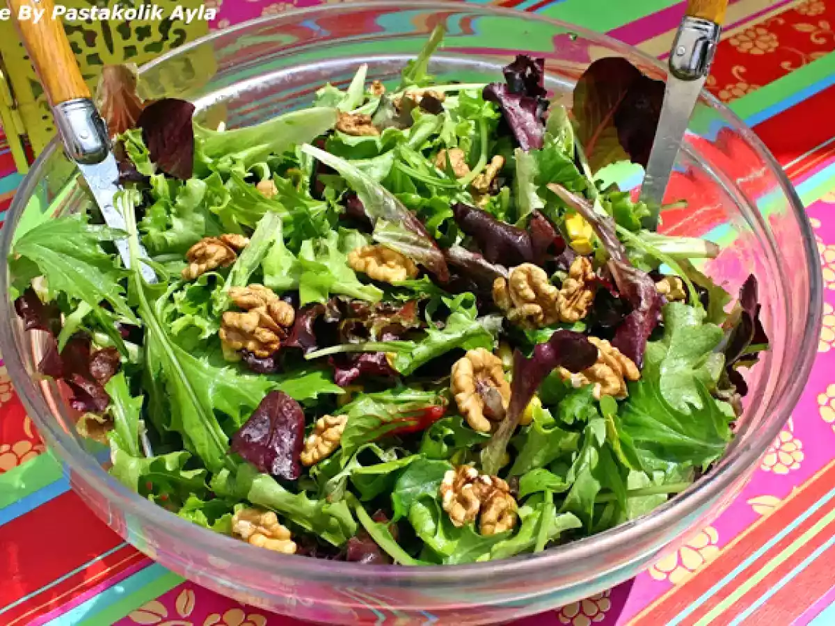 Cevizli Yesillik Salata