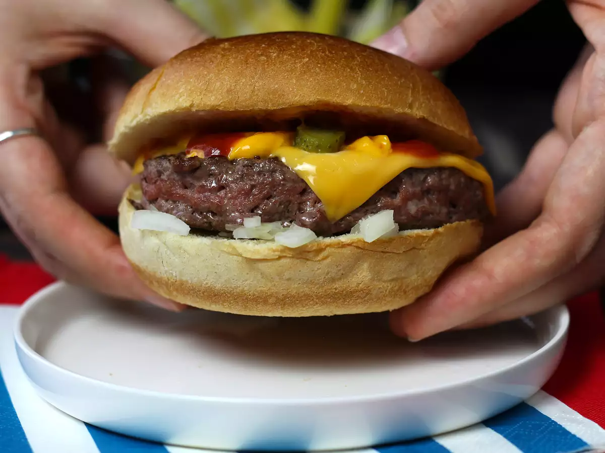 Cheeseburger, herkesin sevdiği meşhur burger! - fotoğraf 2