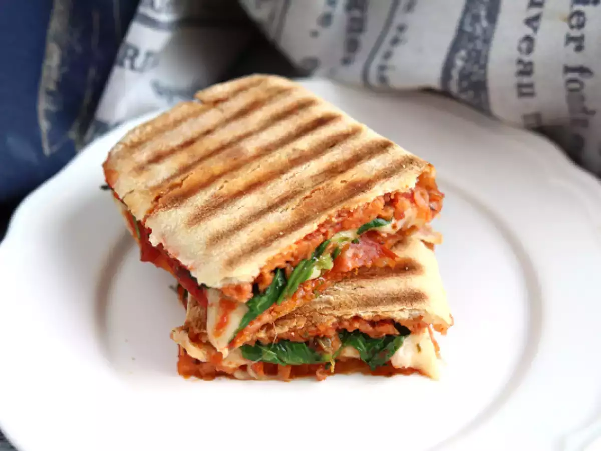 Chorizo ve Emmental Panini