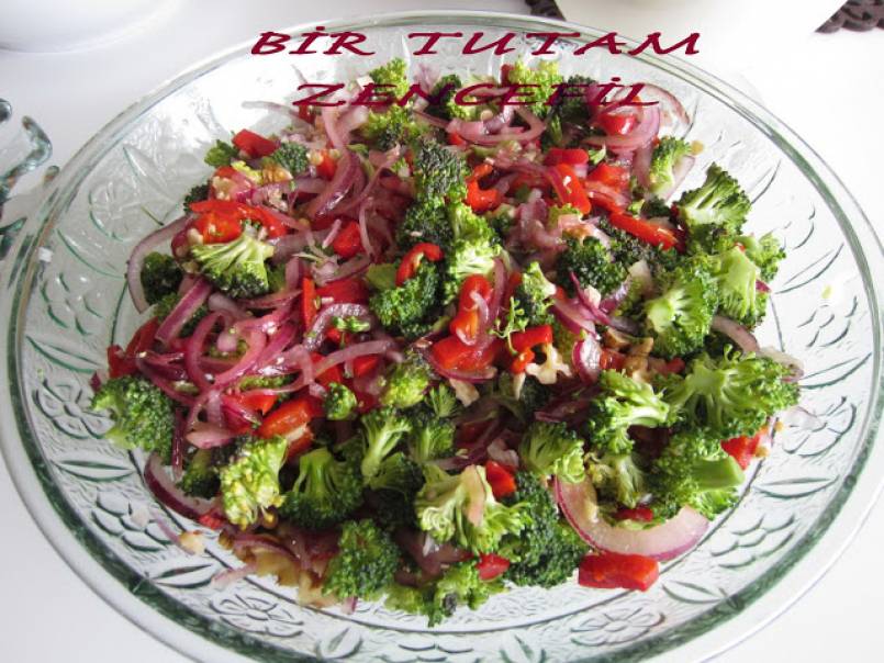 ÇİĞ BROKOLİ SALATASI