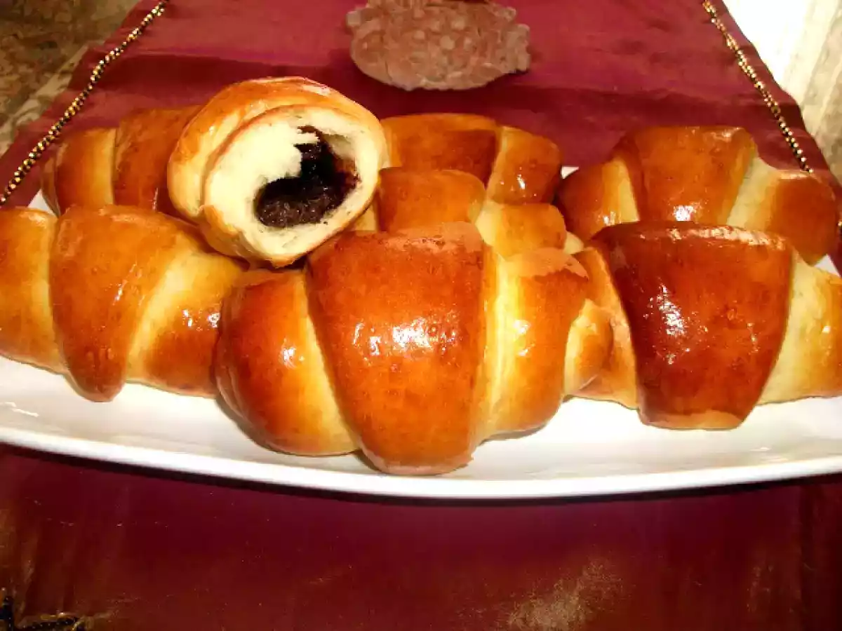 ÇİKOLATALI TATLI POĞAÇA