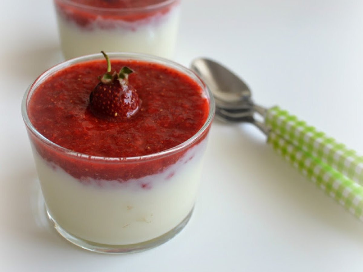ÇİLEK SOSLU DAMLA SAKIZLI MUHALLEBİ