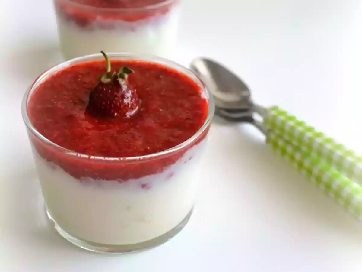 ÇİLEK SOSLU DAMLA SAKIZLI MUHALLEBİ