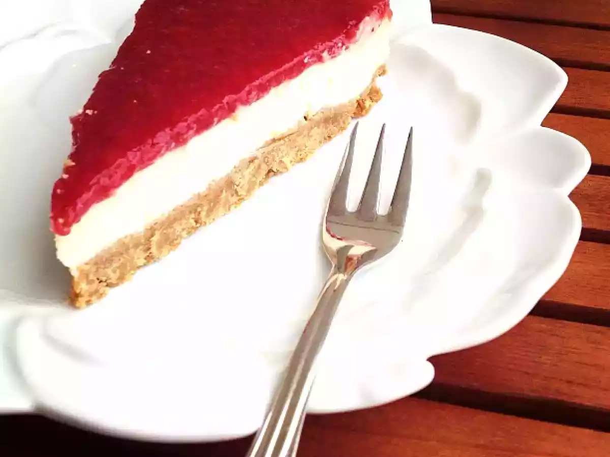 ÇİLEKLİ CHEESECAKE