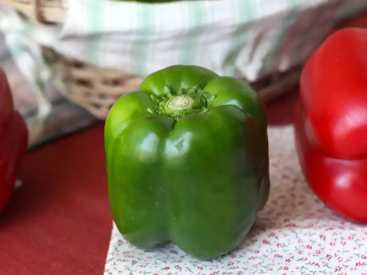 Çiğ biberin kabuğu nasıl soyulur