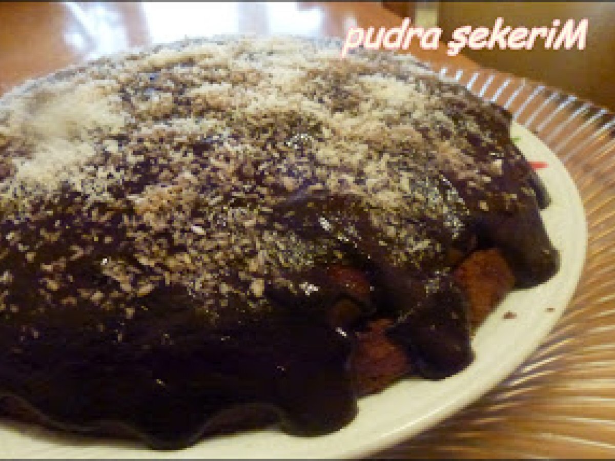 Çikolata Soslu Muzlu Pasta