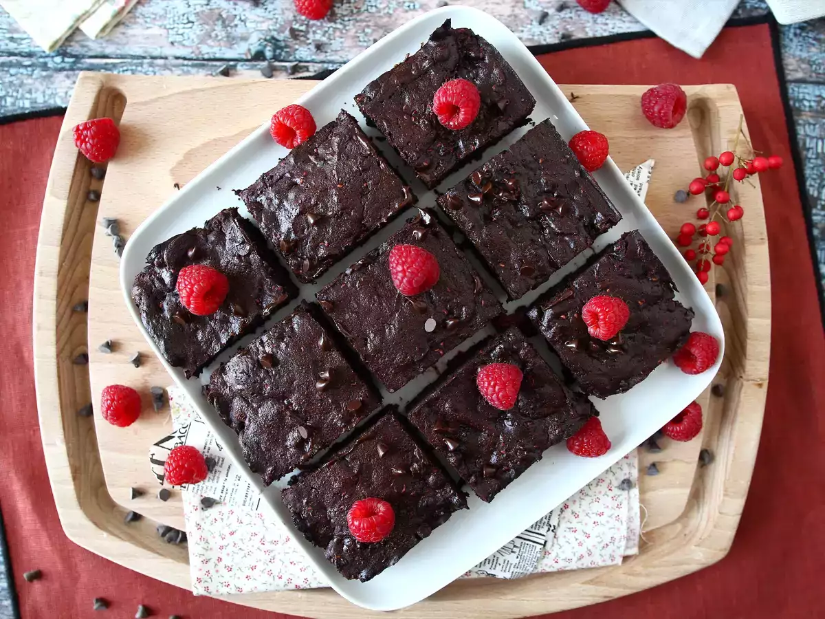Çikolatalı Ahududulu Brownie: Tam Bir Lezzet Şöleni! - fotoğraf 2