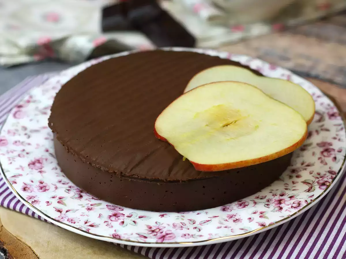 Çikolatalı elmalı fudge, sadece 2 malzeme ile yapımı süper kolay bir tatlı! - fotoğraf 4