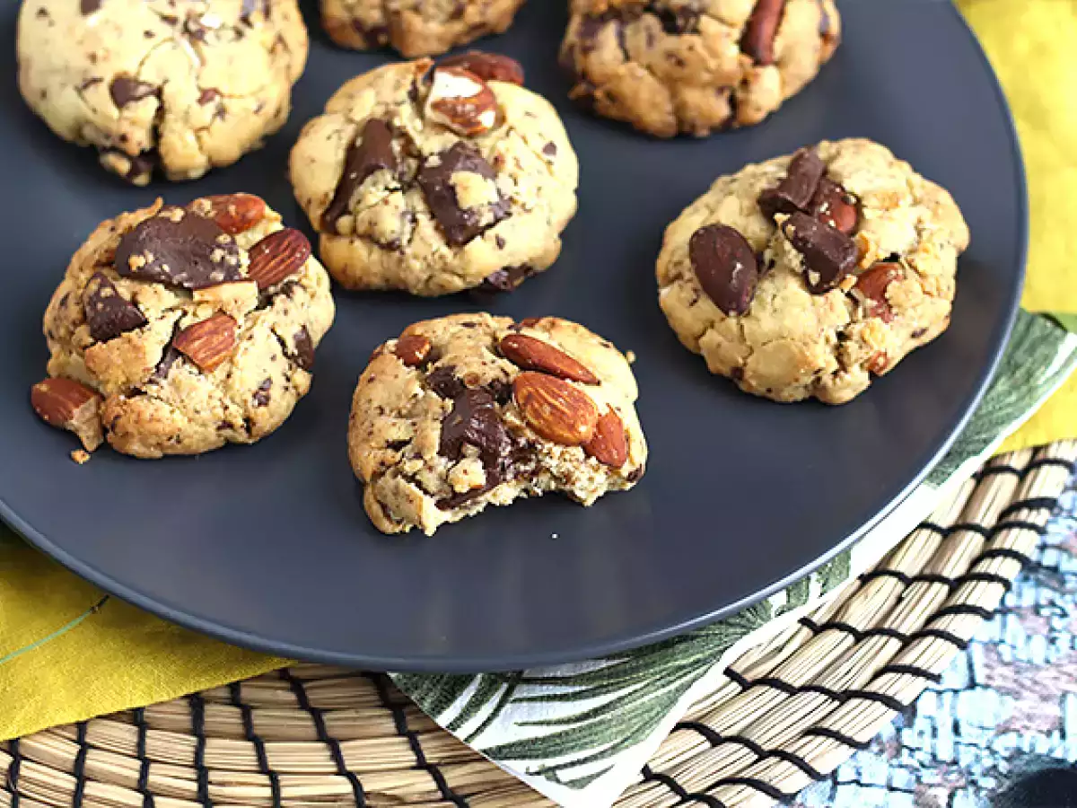 Çikolatalı, fıstıklı ve bademli kurabiye - fotoğraf 4