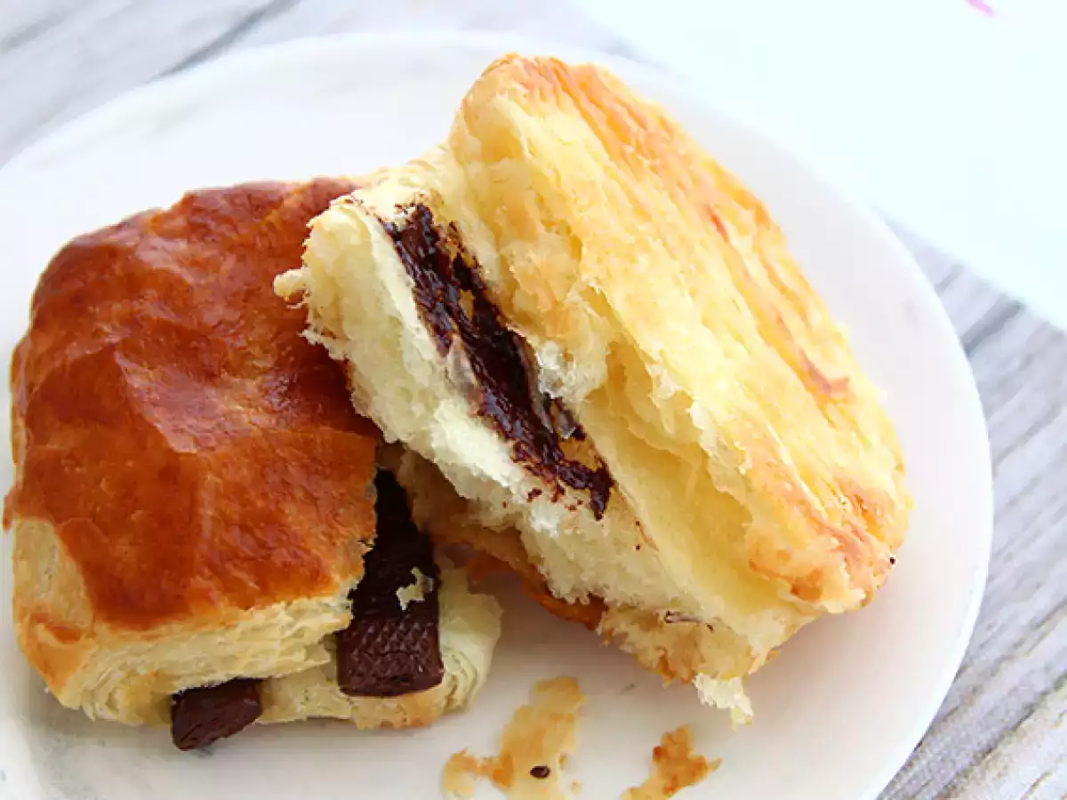 Çikolatalı kruvasan (Pain au chocolat) - fotoğraf 4