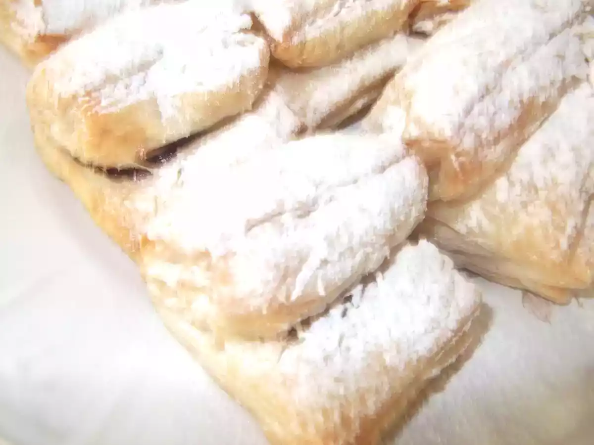 Çikolatali milföy ve patetesli kayık milföy