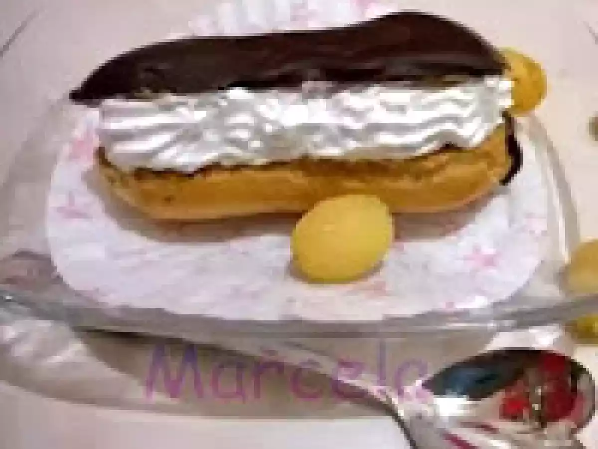 ÇIKOLATALI VE KREM ŞANTILI EKLER