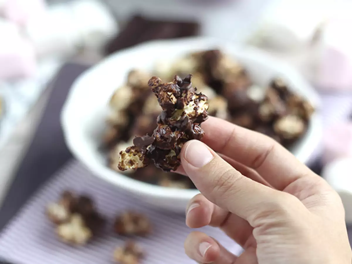 Çikolatalı ve marshmallowlu patlamış mısır - fotoğraf 3
