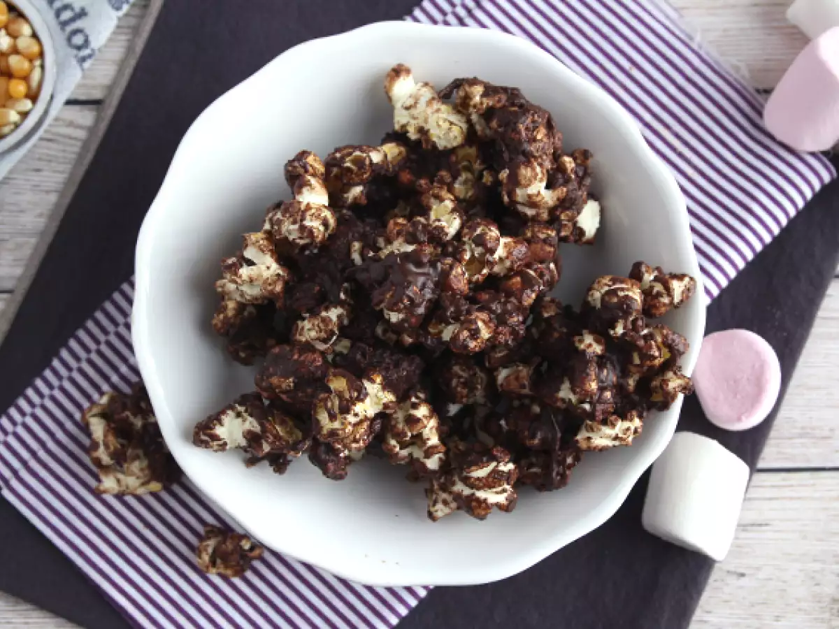 Çikolatalı ve marshmallowlu patlamış mısır - fotoğraf 4
