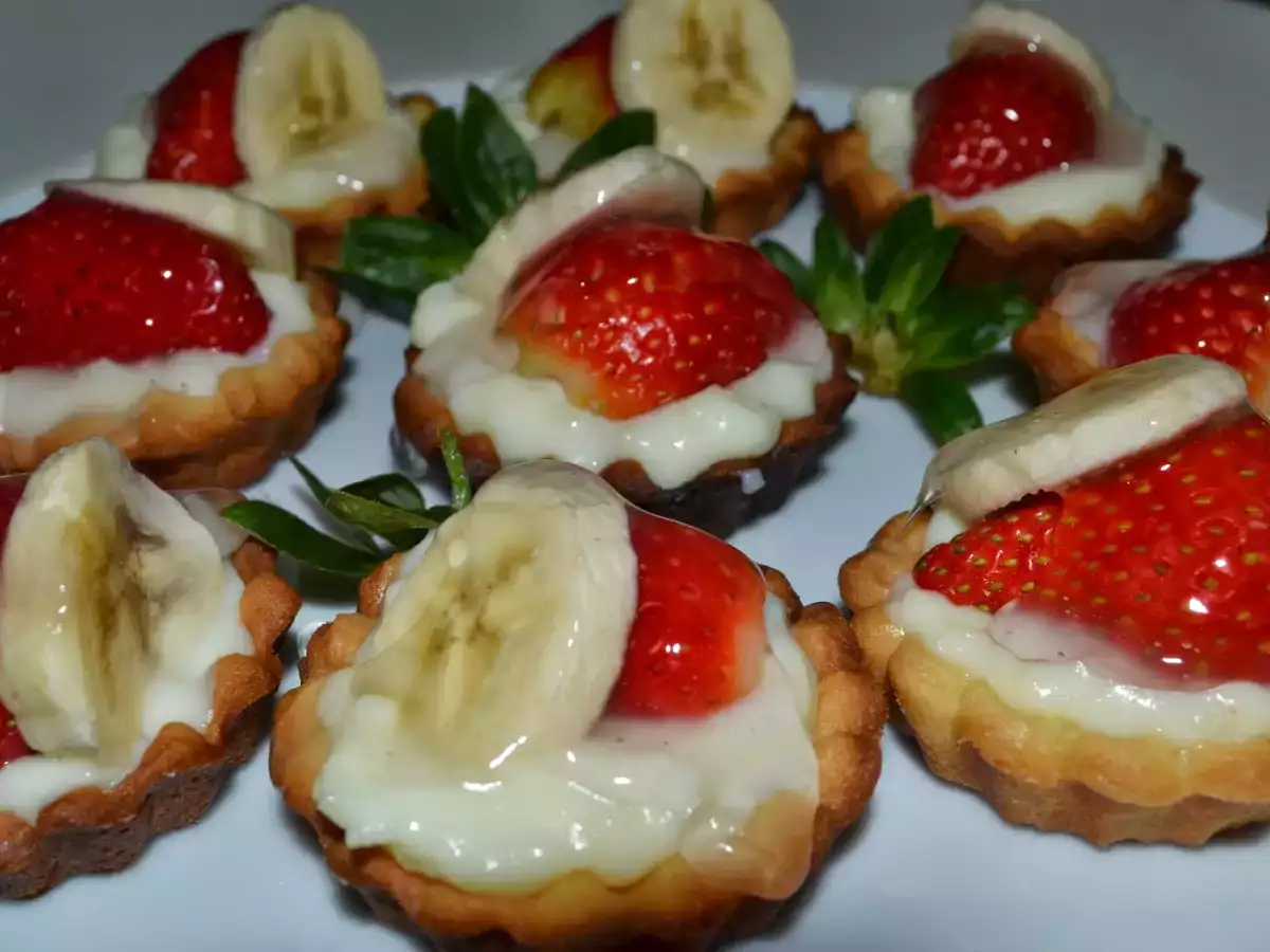 Çilekli büyük ve küçük tart - fotoğraf 2