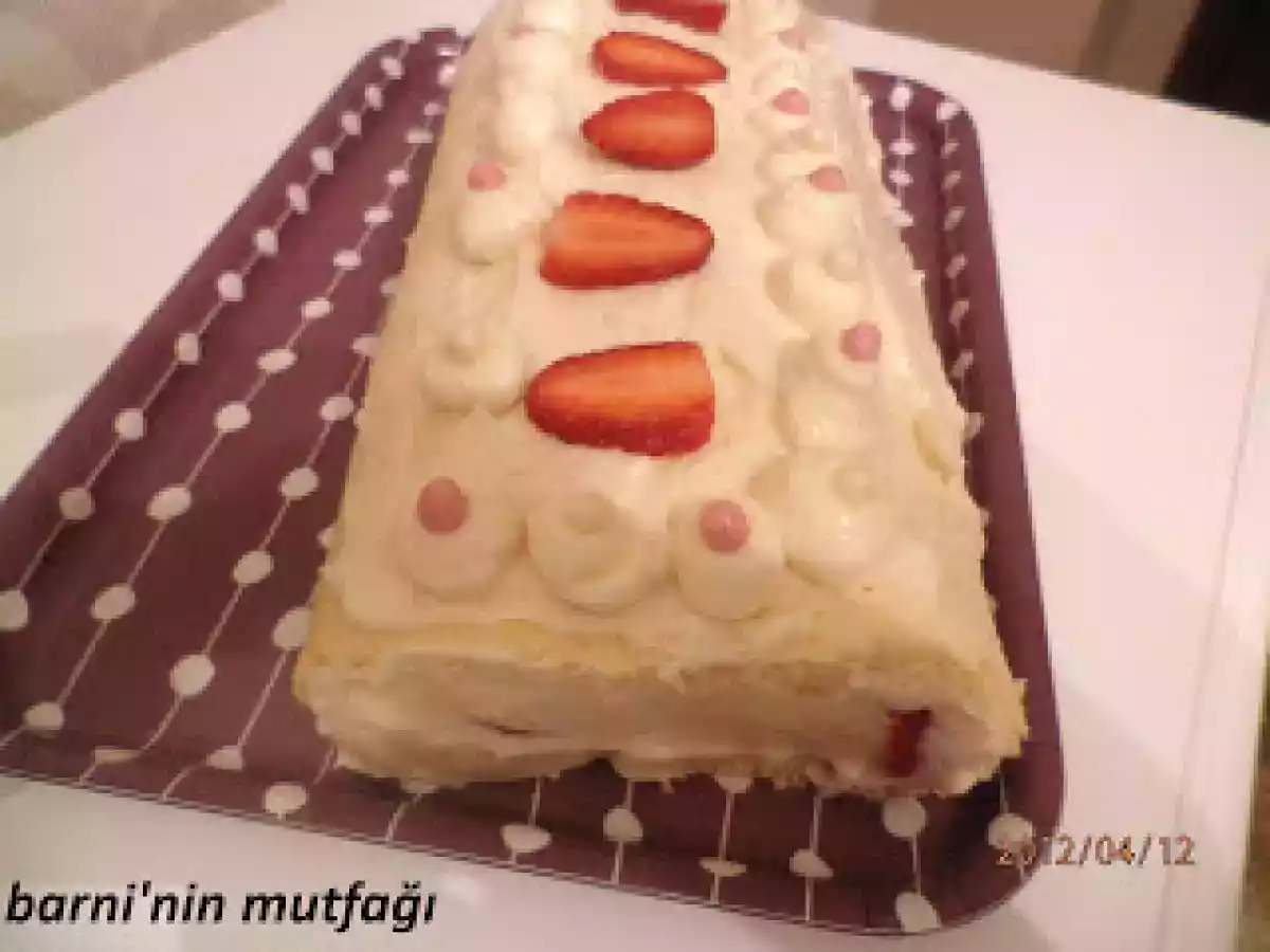 Çilekli Rulo Pasta