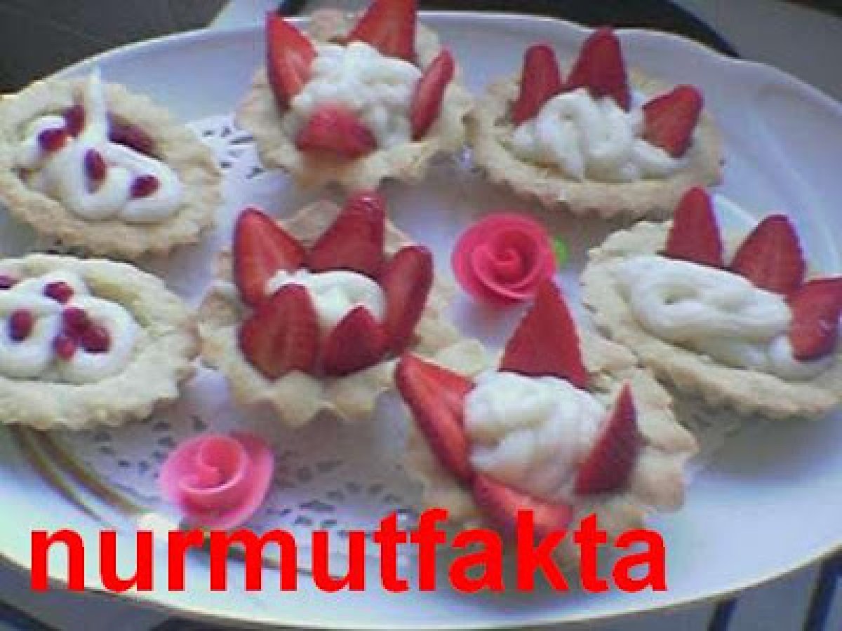 Çilekli tartöletler